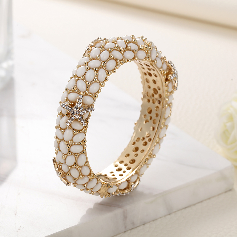 Sally's Paradise Christmas gif - Paradise Jewelry & Watches Dolphin Mall review and price